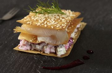 Mille-feuille de flétan fumé et fruits au goût sucré-salé