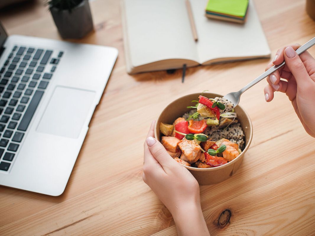 Manger équilibré au bureau : 14 idées savoureuses