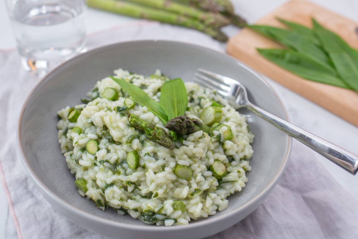 Le risotto printanier inratable : découvrez l'ingrédient secret pour en faire un plat crémeux
