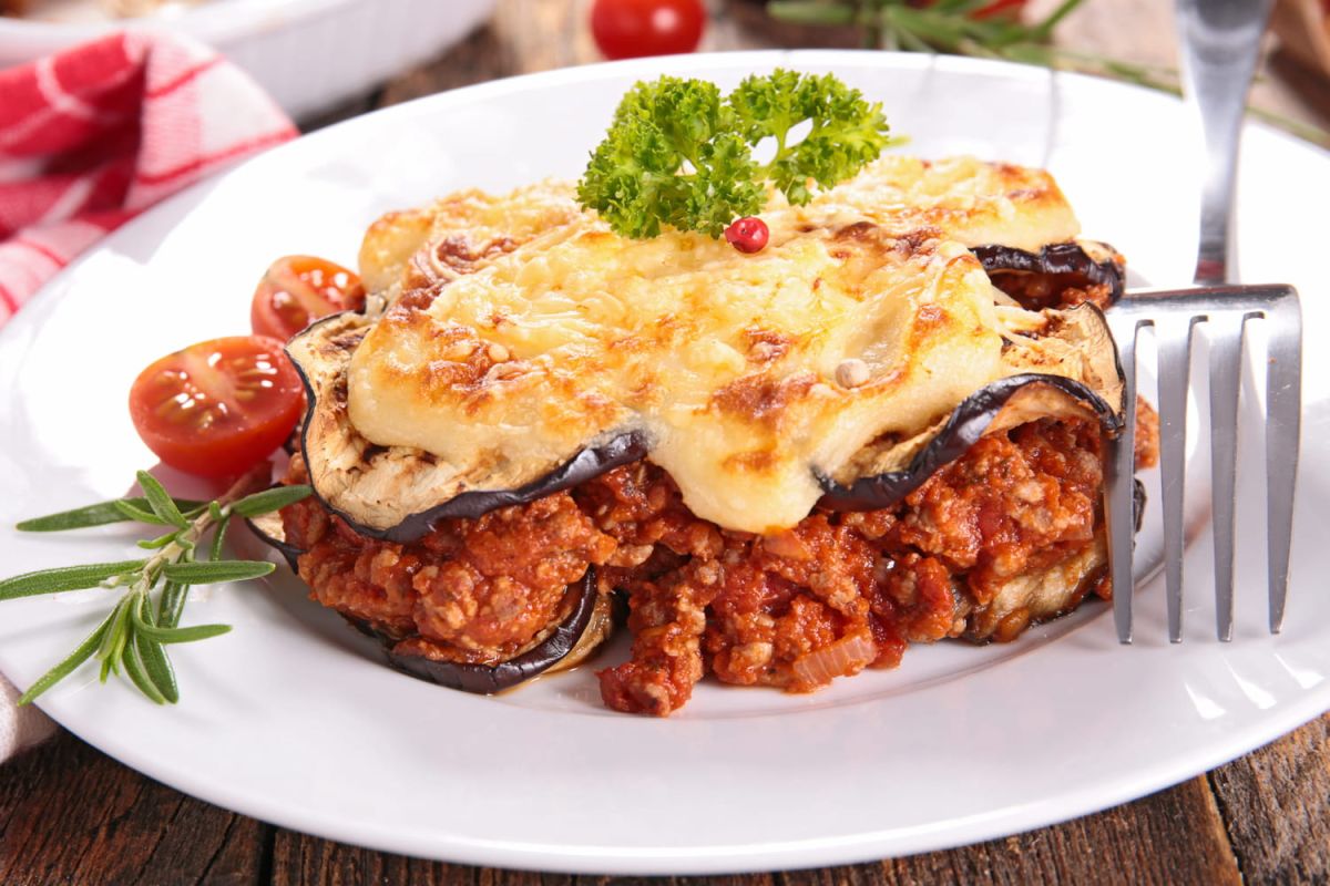 le secret savoureux de la moussaka revisitée par cyril lignac