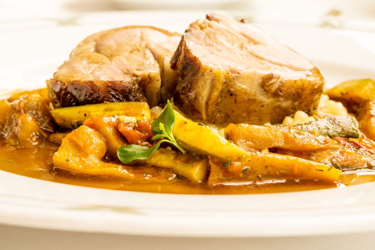 Cyril Lignac revisite l'épaule d'agneau avec du ras-el-hanout