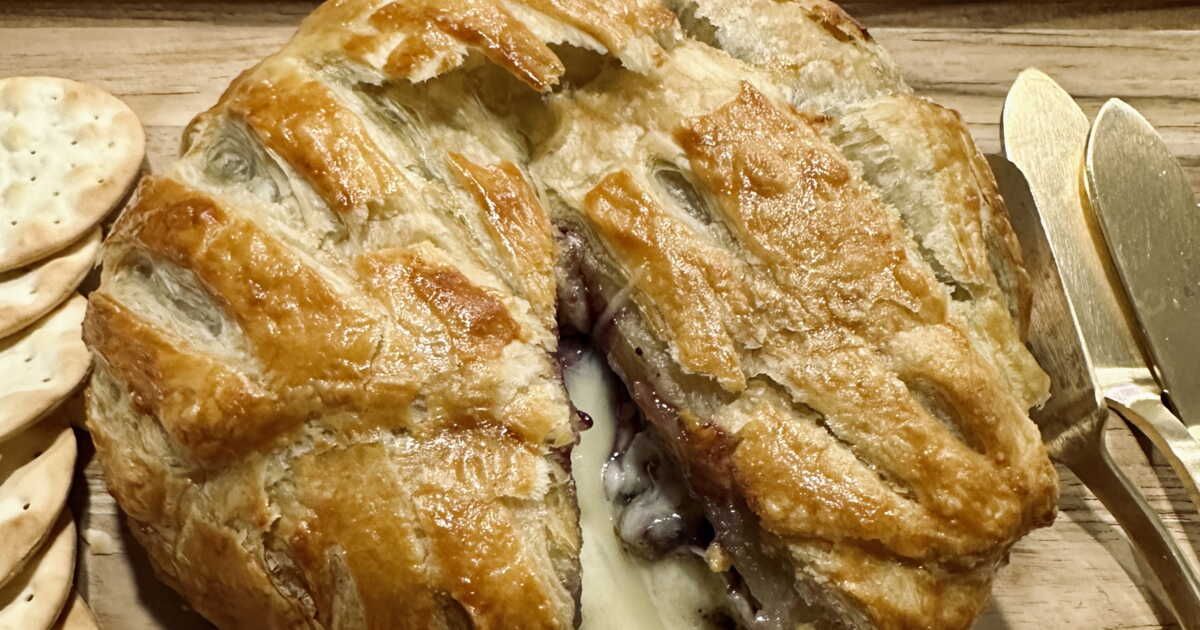 Couronne de Noël au brie : un délice apéritif à partager