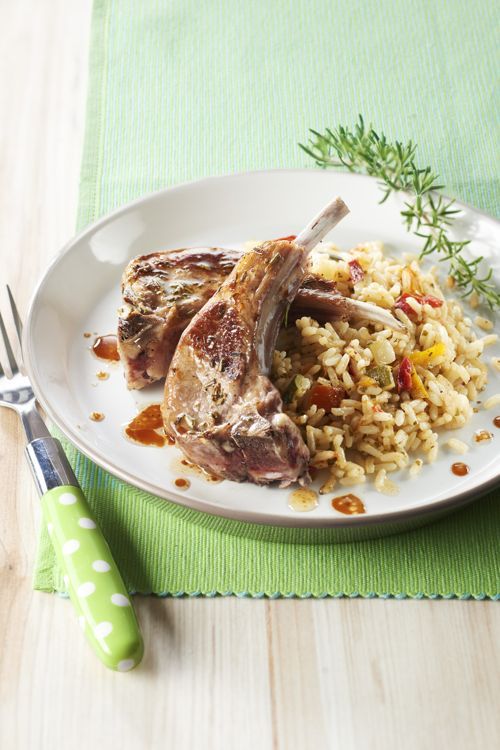 Savoureux riz à poêler et côtes d'agneau au romarin