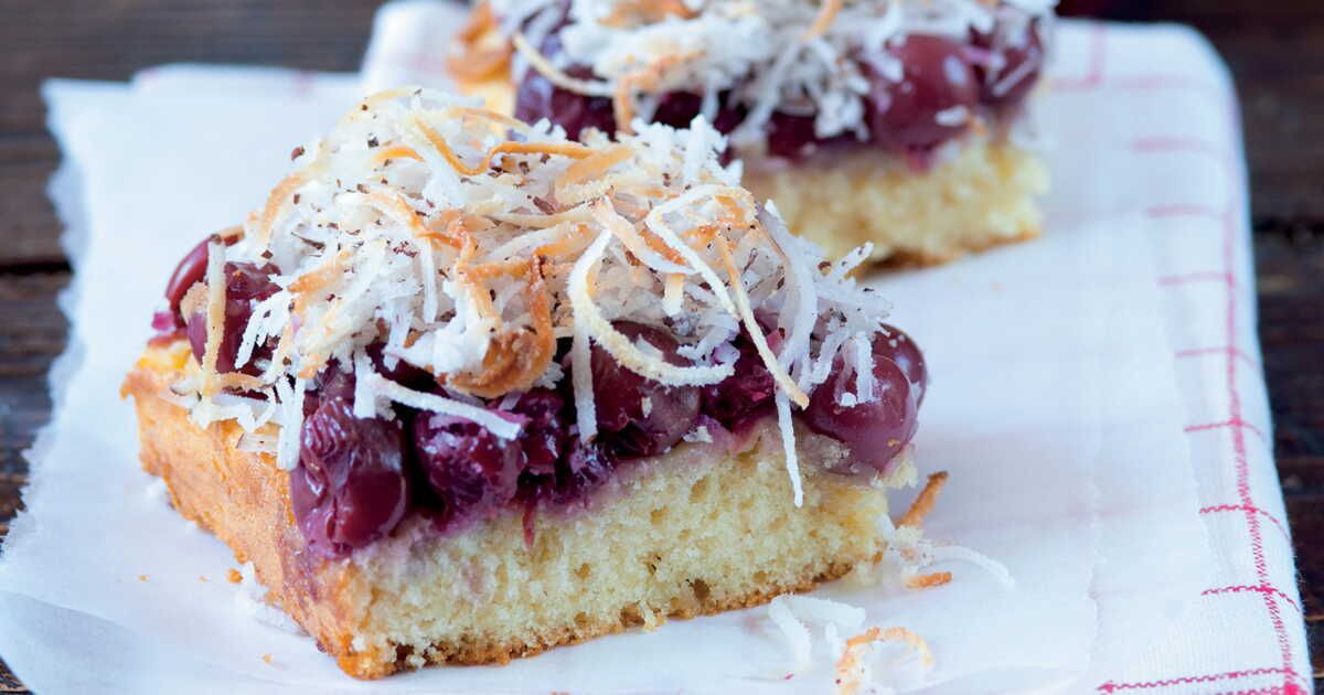 Gâteau nantais aux griottes confites et noix de coco