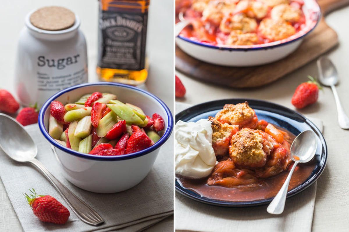 Cobbler de rhubarbe et fraises au whisky