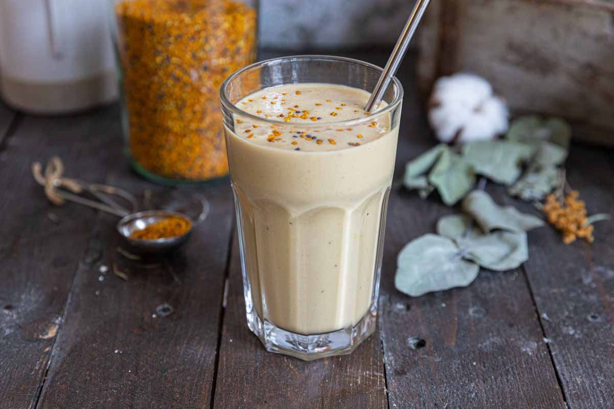 Un smoothie à la banane et au pollen