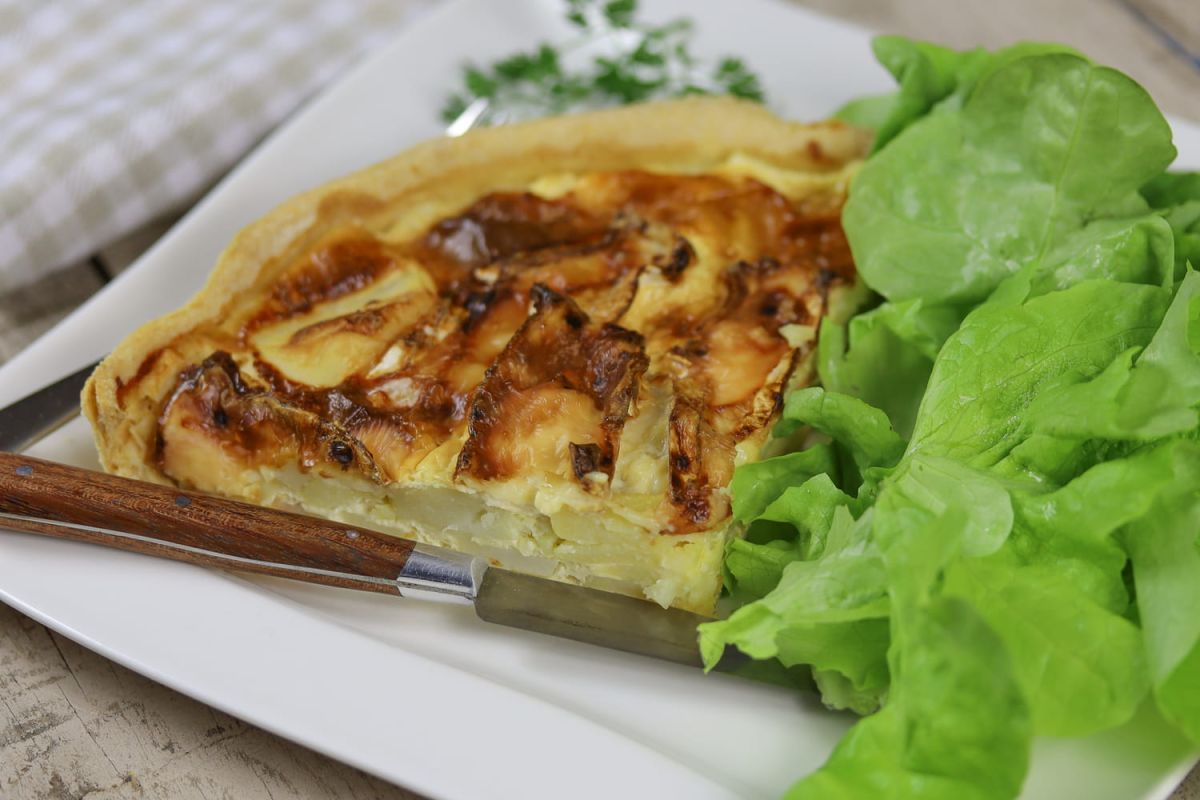 La tarte pommes camembert de Nina Métayer : un délice sucré-salé à préparer en un clin d'œil