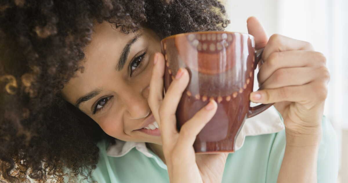 L'astuce infaillible pour éliminer les taches de café et de thé de vos tasses