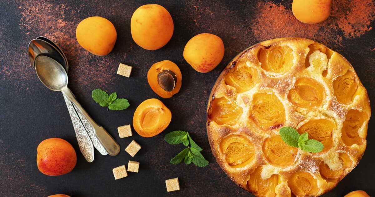 Tarte abricots pistaches : découvrez le délice d'été de Julie Andrieu