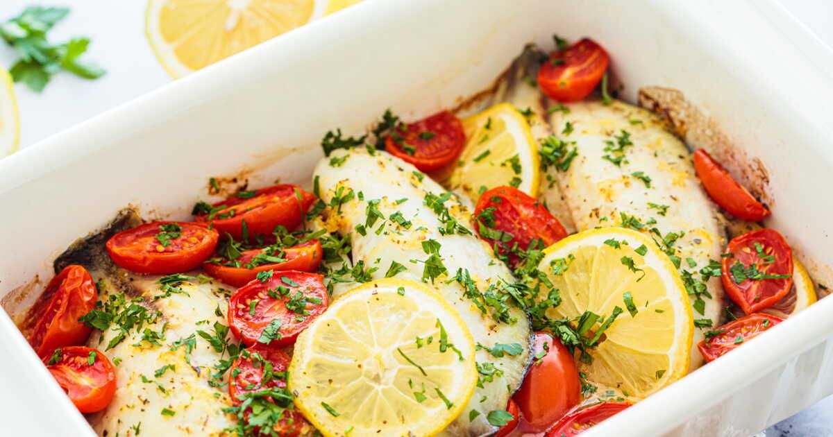 Gagnez en saveurs avec cette recette de poisson et légumes grillés à la grecque