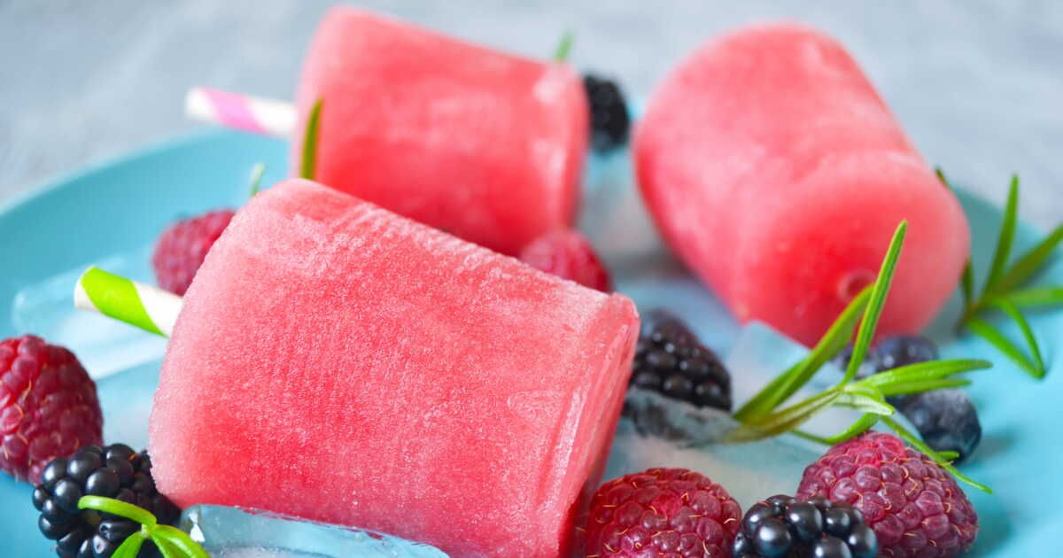 Des glaces à l'eau maison : un plaisir d'été à portée de main