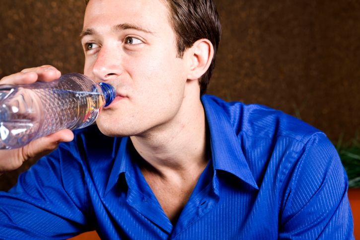 Rester jeune grâce à l'hydratation : focus sur les boissons bienfaitrices