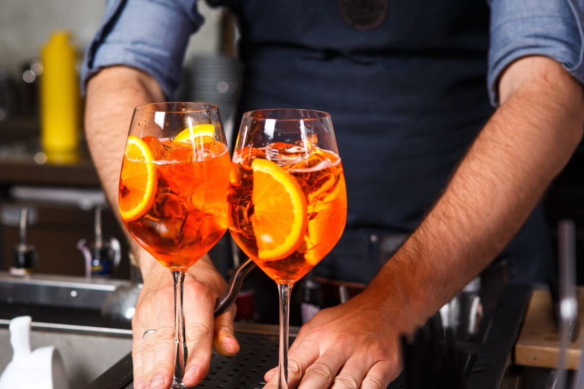 La recette du spritz révélée : le guide infaillible d'un bartender