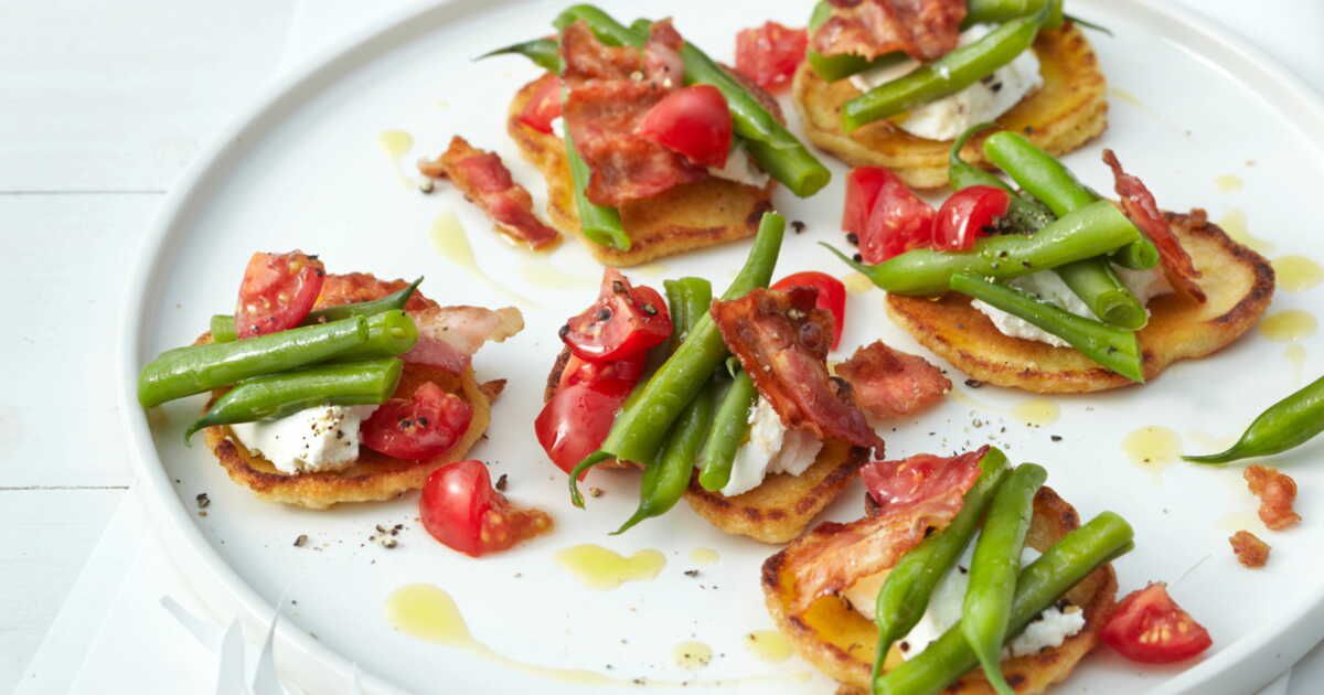 Des petites socca aux haricots verts et bacon qui vont sublimer vos apéritifs