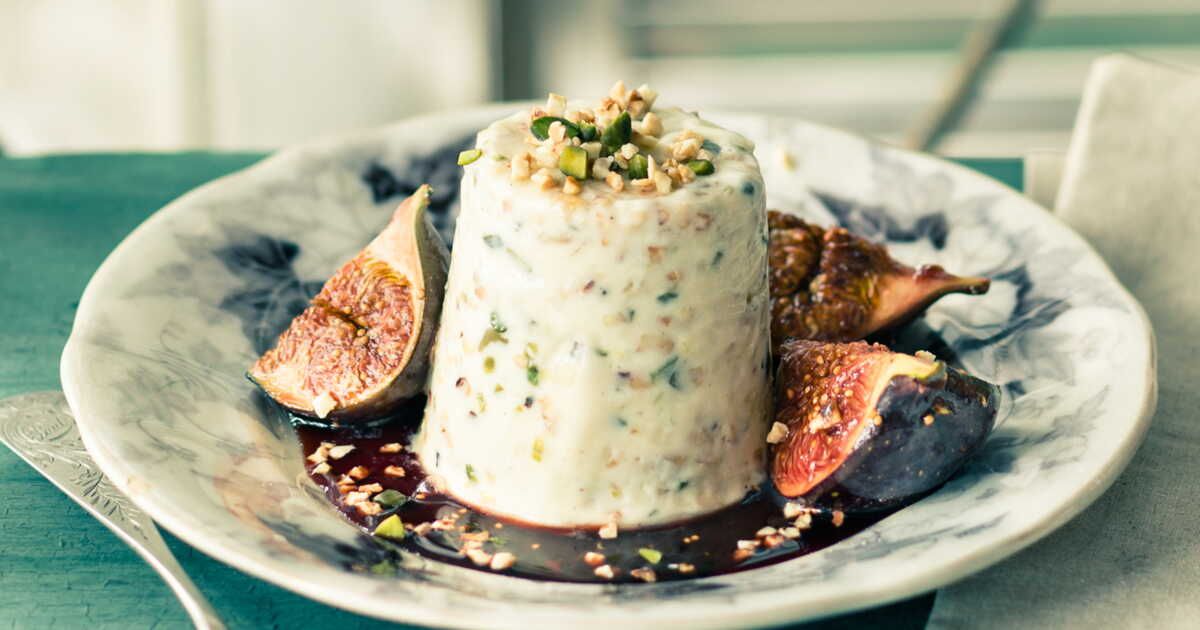 Nougat glacé et figues pochées au vin : une douceur à savourer