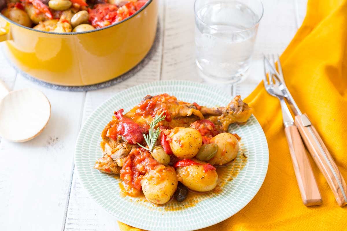 Poulet aux olives et pommes de terre