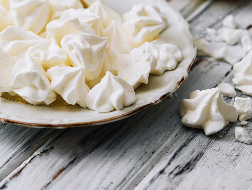 Découvrez le secret de Cyril Lignac pour des meringues parfaites et inratables