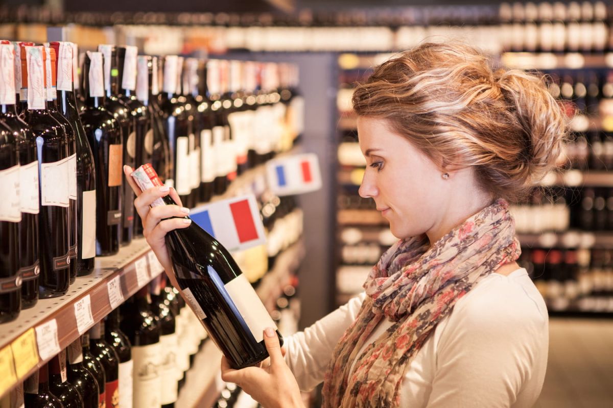 Ne vous laissez pas berner par l'étiquette : le piège à éviter lors de l'achat de vin en supermarché