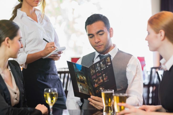 les pièges cachés des menus de restaurants sur notre santé
