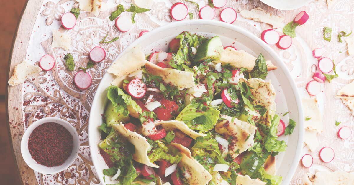 Découverte de la salade fattouch : une recette libanaise croquante à essayer