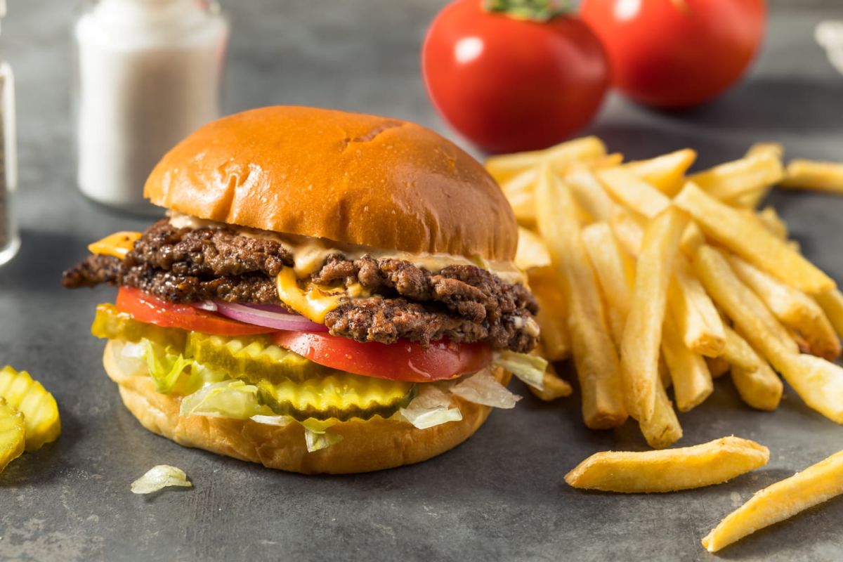 Norbert Tarayre vous fait découvrir le smash burger qui change tout