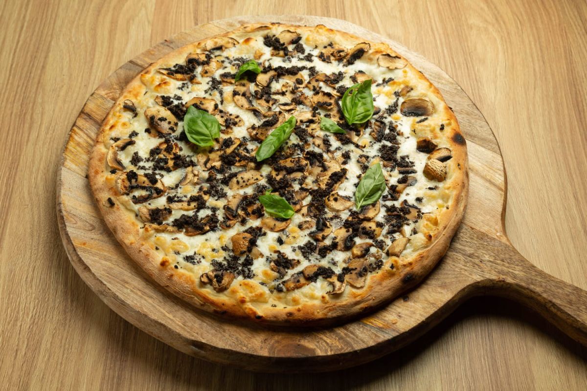 Tarte flambée à la truffe : la recette festive de Cyril Lignac
