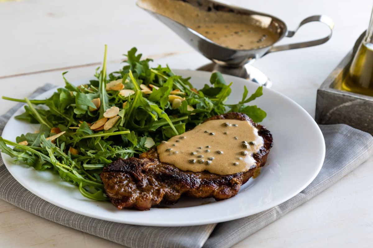 Découvrez la recette savoureuse de la sauce au poivre par Cyril Lignac