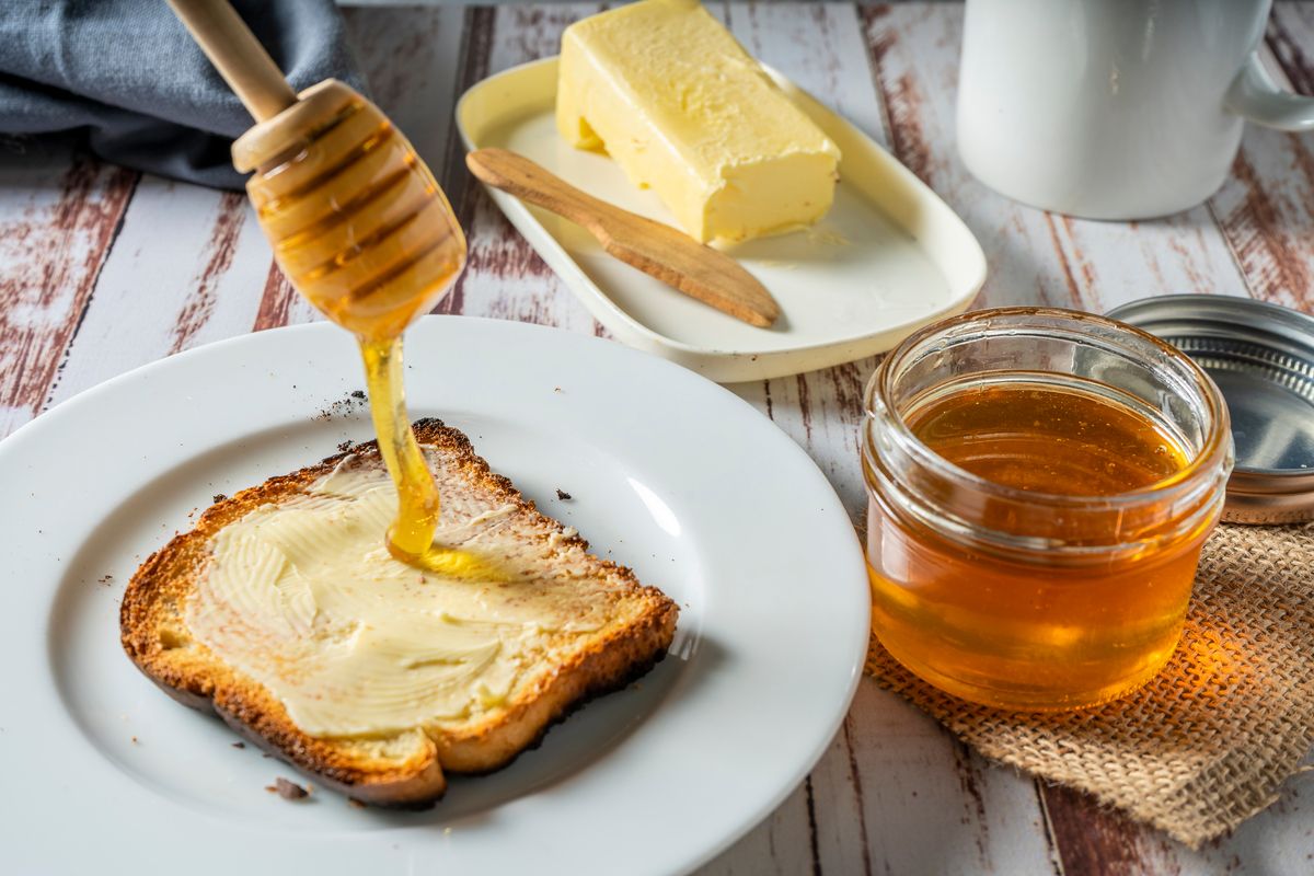 Le miel, un trésor éternel : peut-il vraiment se périmer ?