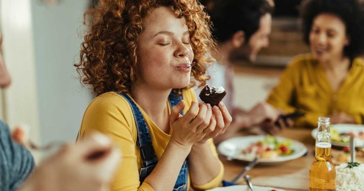 Les aliments anti-âge à éviter pour une peau éclatante