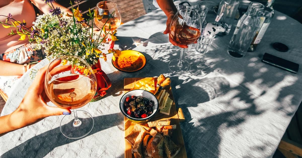 Des apéritifs d'été sains : 7 astuces pour alléger vos soirées