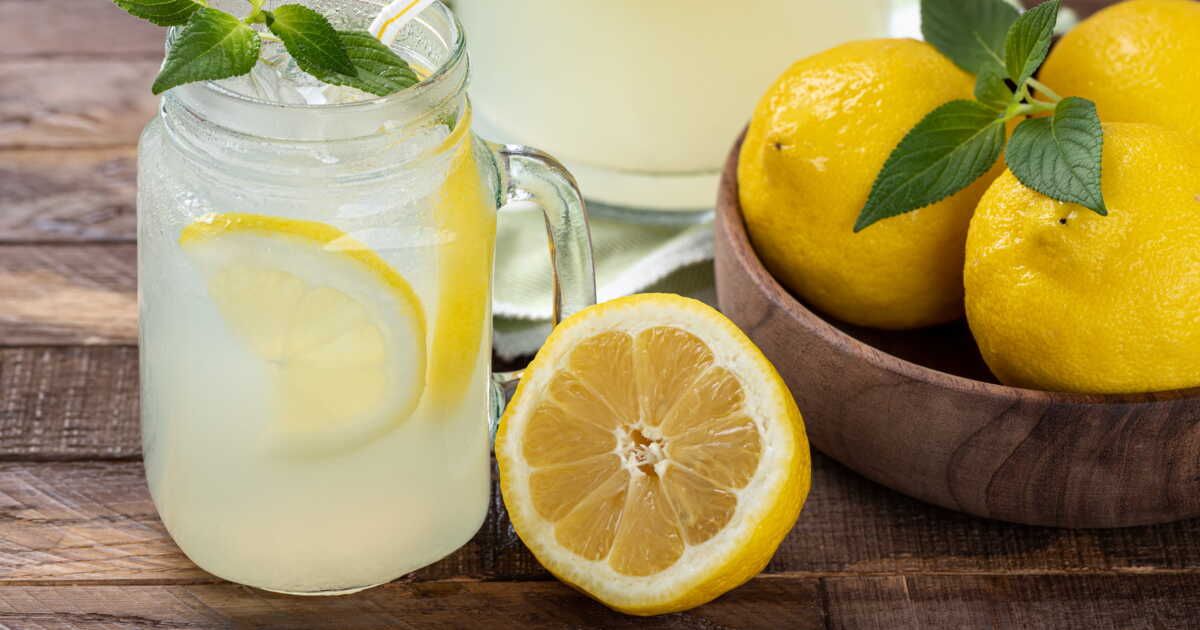 Découvrez la citronnade algérienne : une boisson estivale au goût authentique