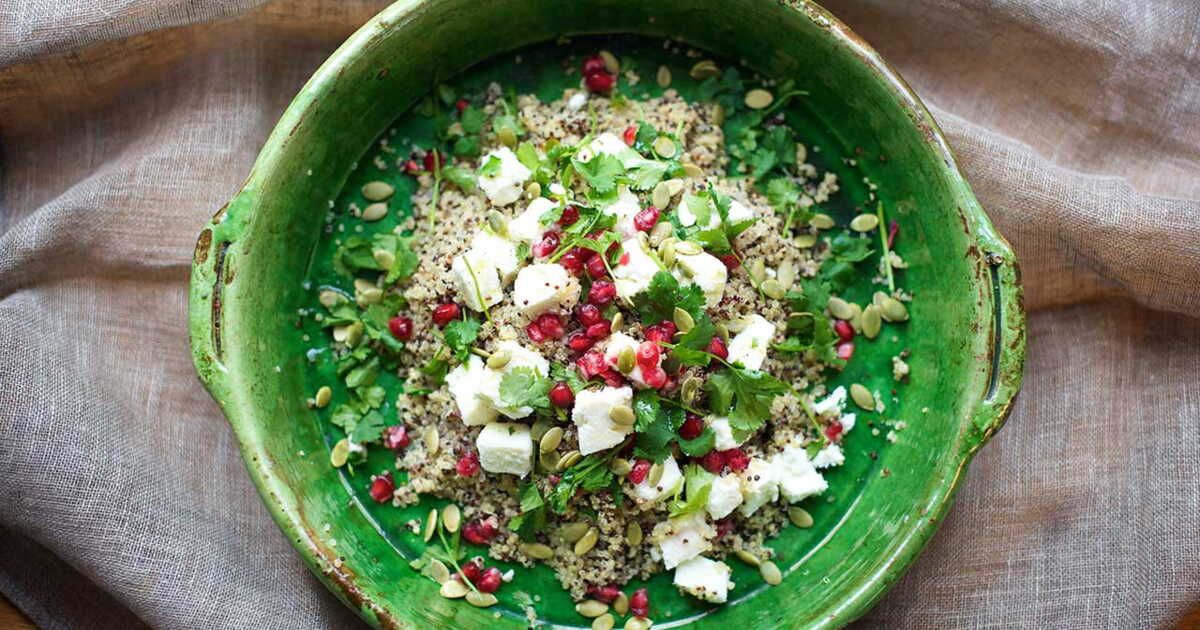 Salade de quinoa, feta et menthe : une option savoureuse