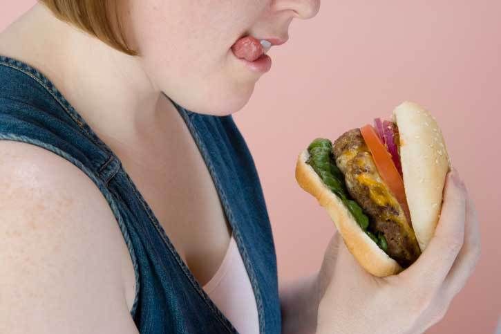 Lutte contre l'obésité : les fast-foods américains obligés d'afficher les calories